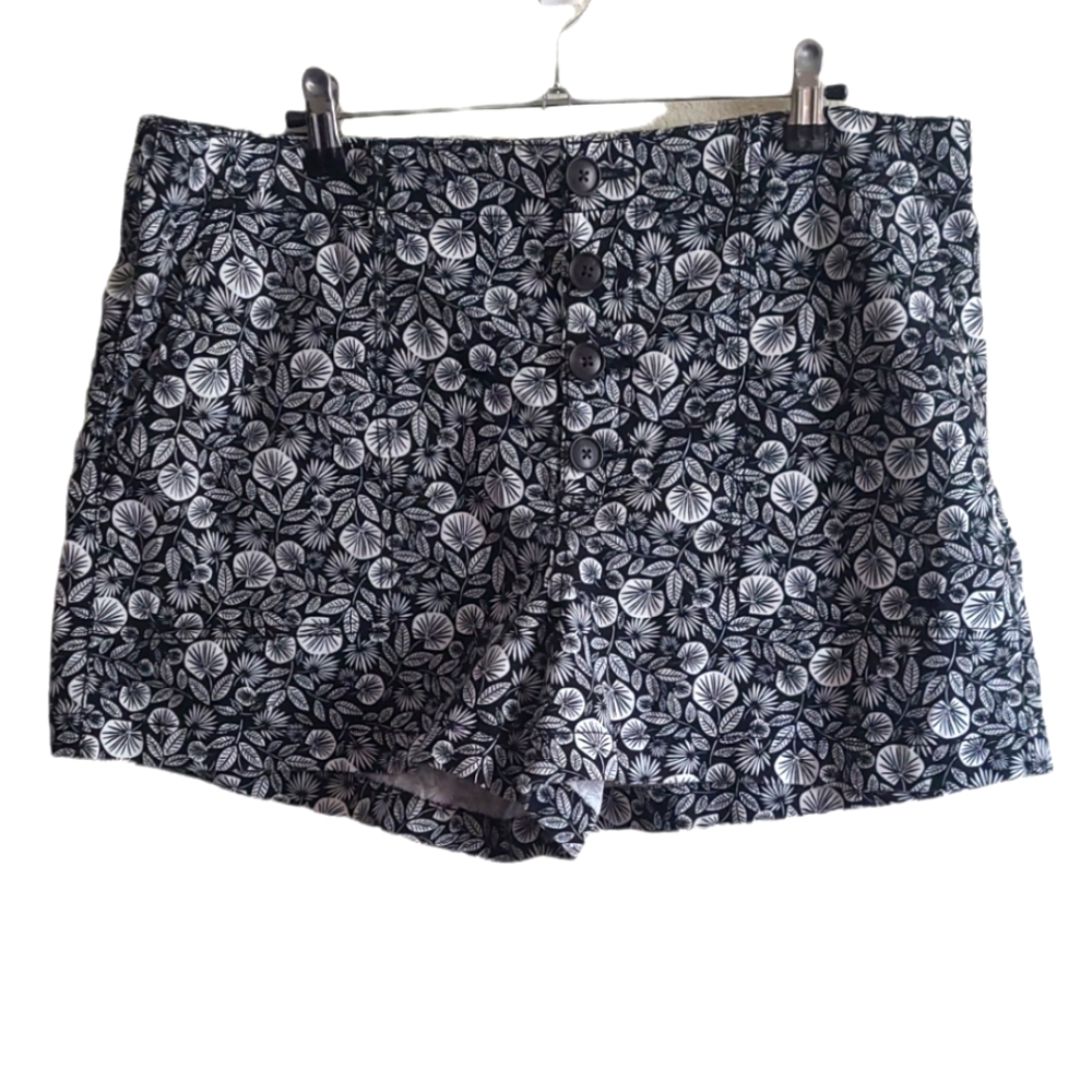 Loft shorts women's 14 petite black and white summer print shorts